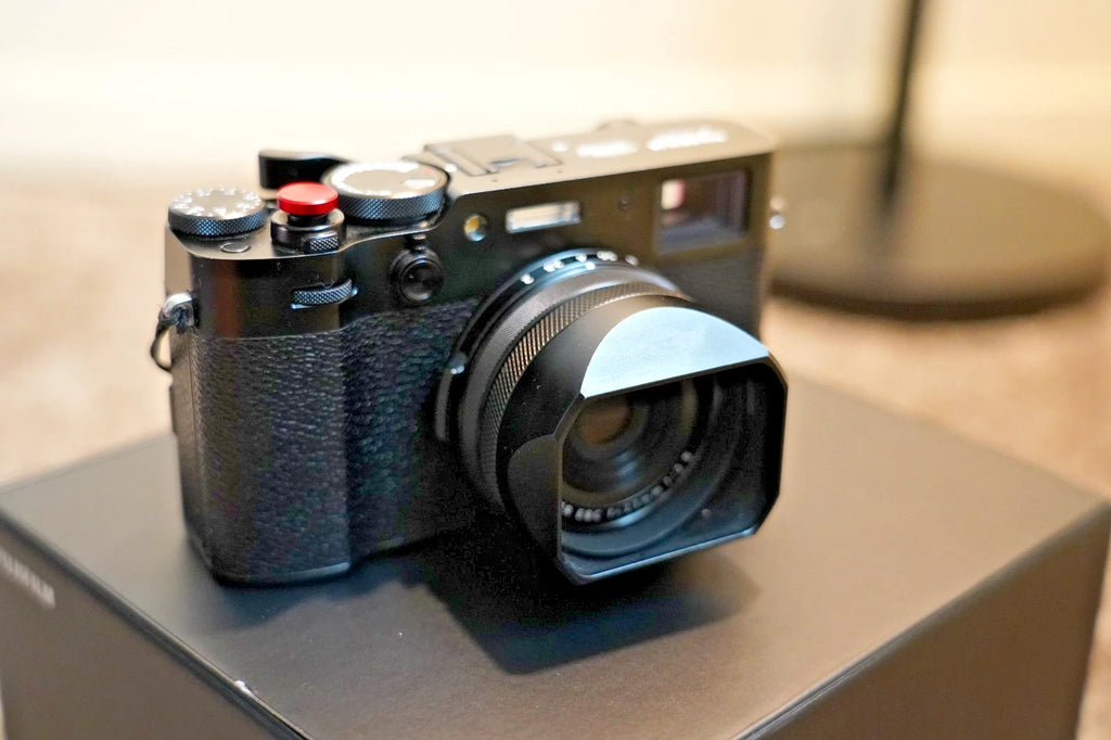 Fujifilm X100VI - 2 batteries, Peak Design leash, Pouch, lens hood + more extra
